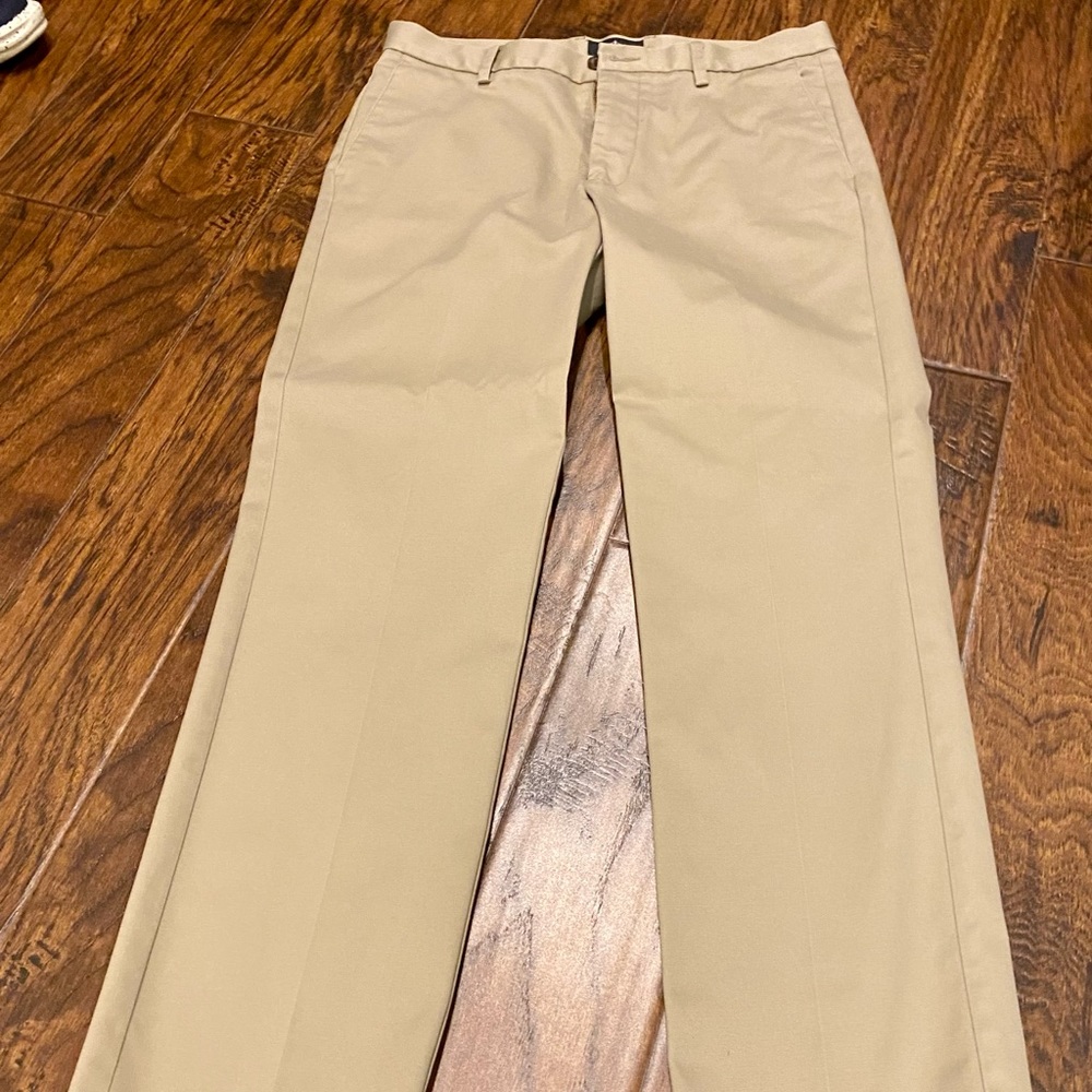 Men’s khaki Dockers. New condition size 32x30